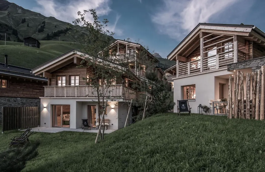Aadla Walser-Chalets mit privater Sauna, Hotpot und Hotelservice-1